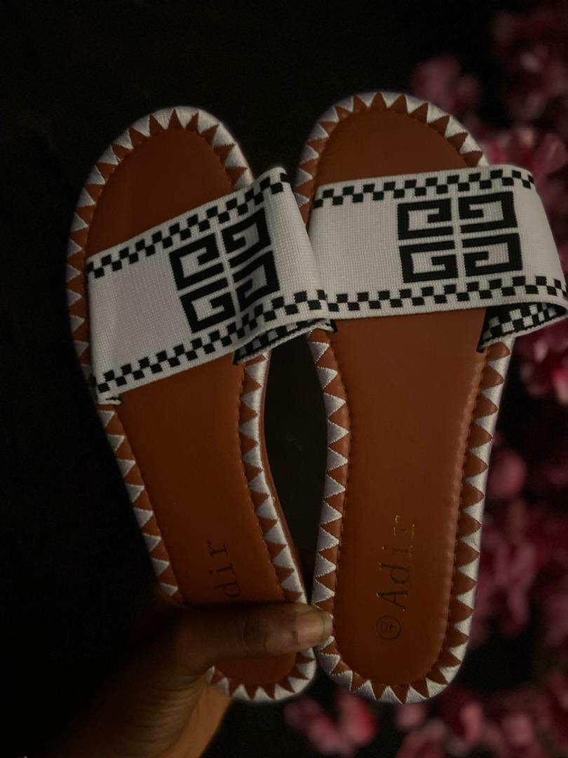 GG slipper
