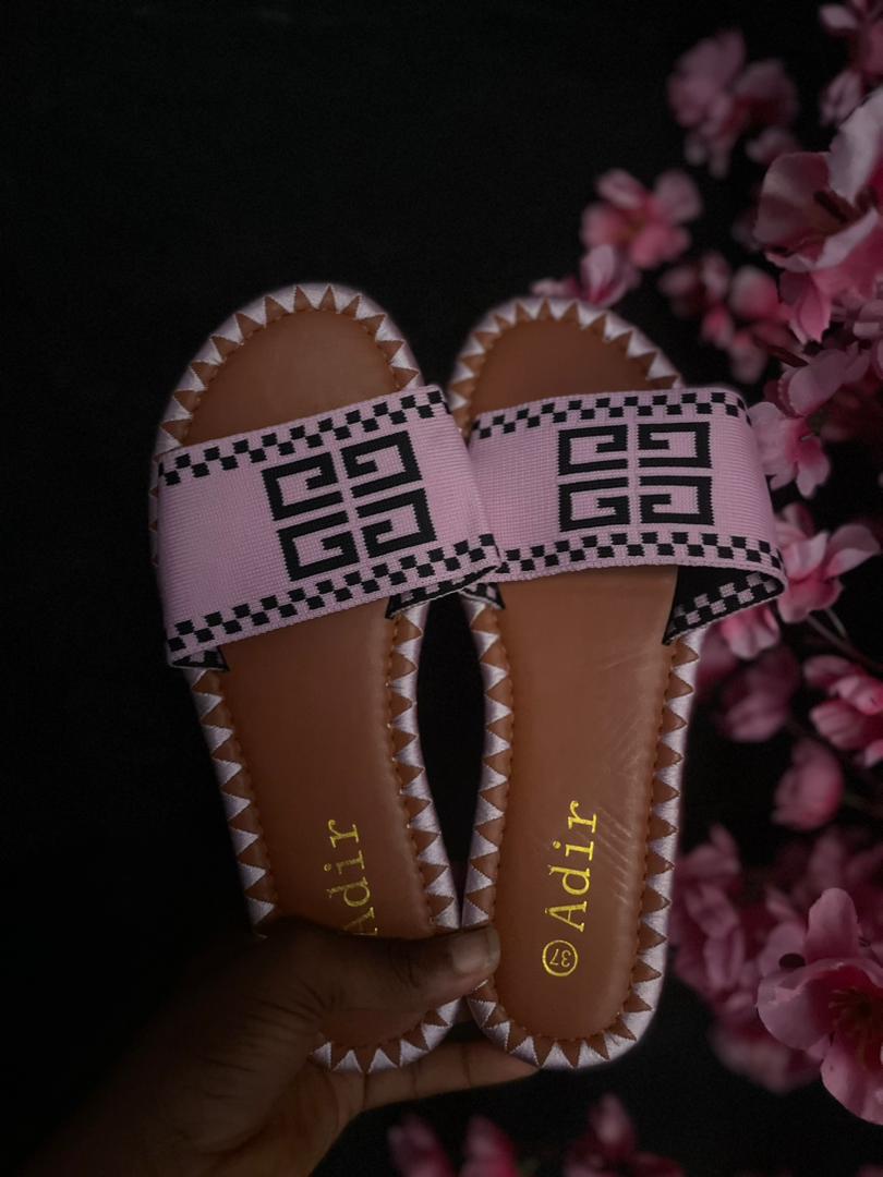 GG slipper
