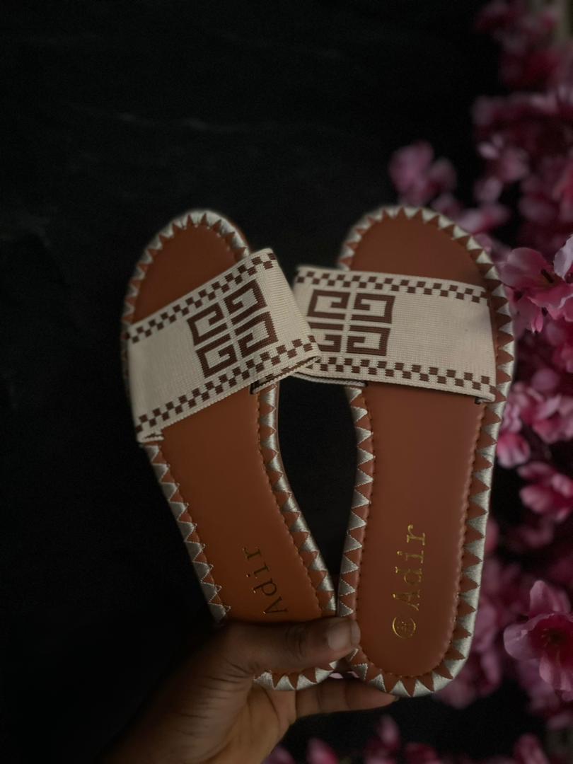 GG slipper